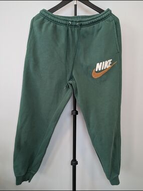 Nike Men's Size M Club Nike Fleece Dark Green Sherpa Logo Sweatpants